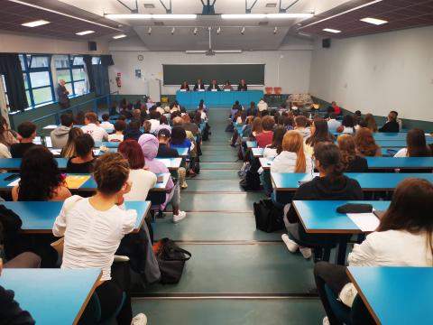lycéens en amphi