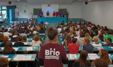 Amphitéâtre avec étudiants